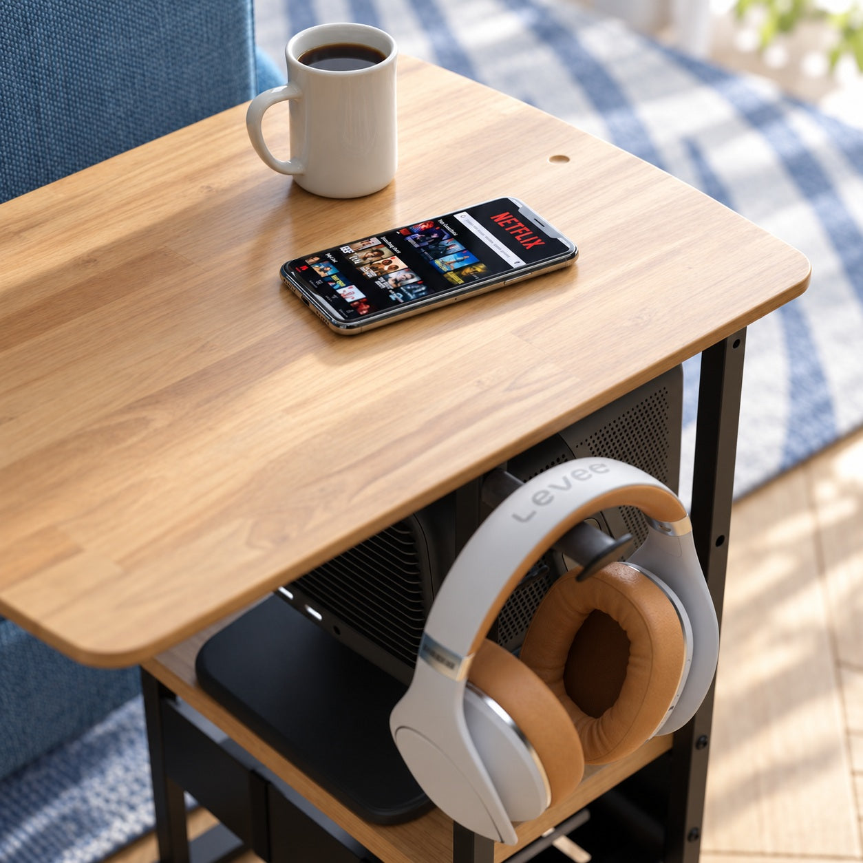 天板の小さな窪みを目印にMOVIE APPへアクセス